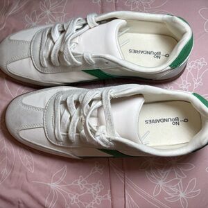 No boundaries White Sneakers with Green Accent